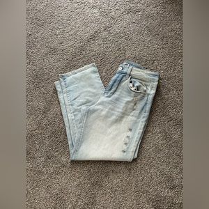 BRAND NEW high rise straight Jeans.
